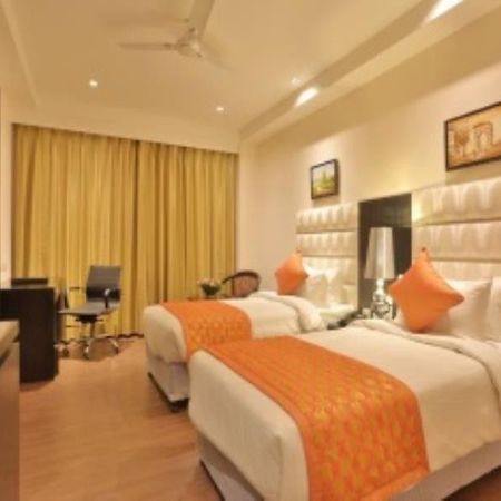 Una Smart Mandarin Panchkula Exterior foto